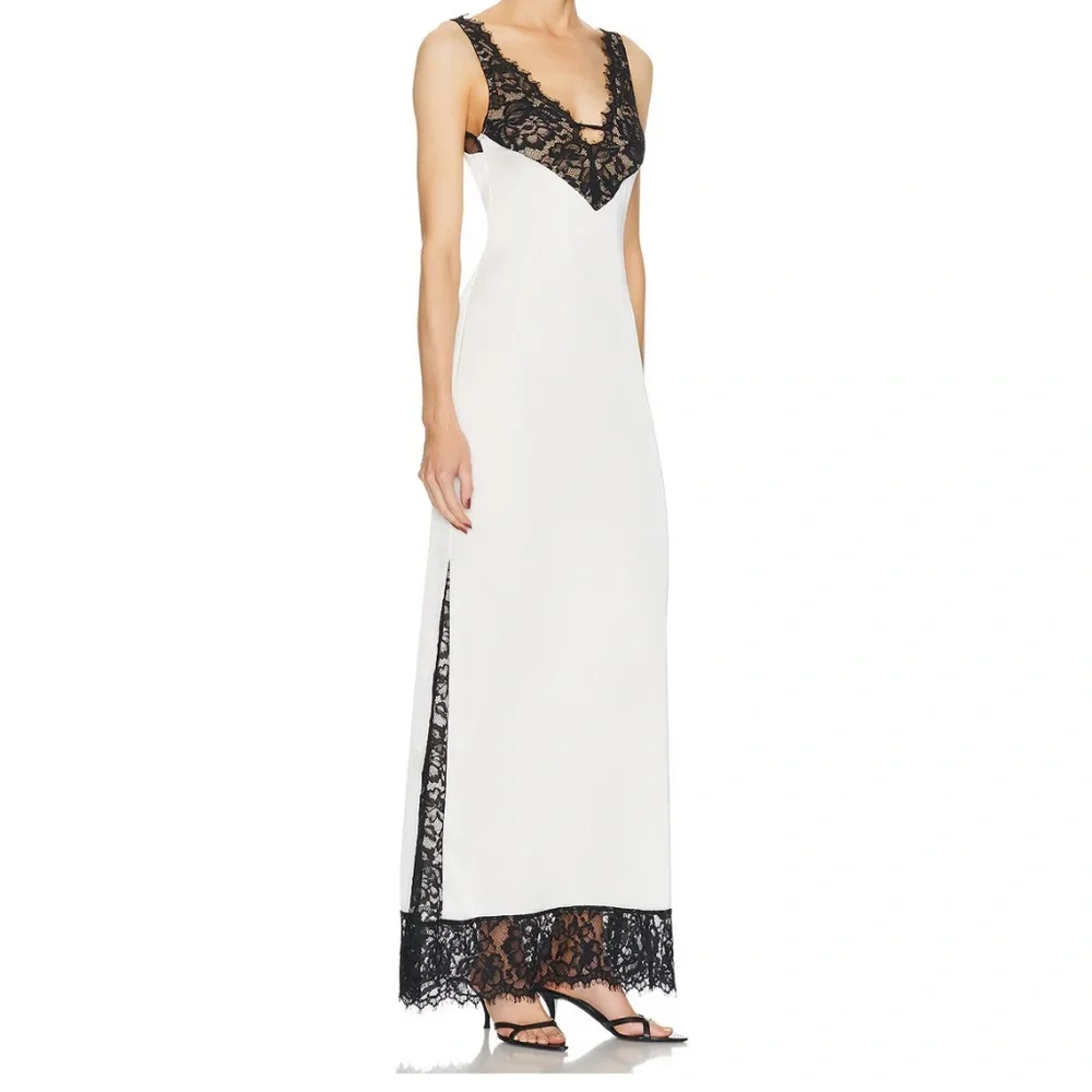 THE NEW ARRIVALS BY ILKYAZ OZEL
Raine Dress - Picture 2 of 9